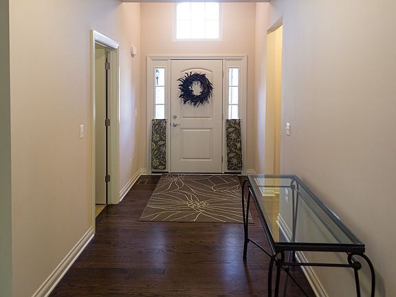 3rd image of 707 W Castlebury Cir