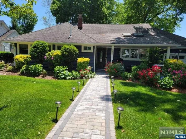 441 Hoffman Ave, New Milford, NJ 07646