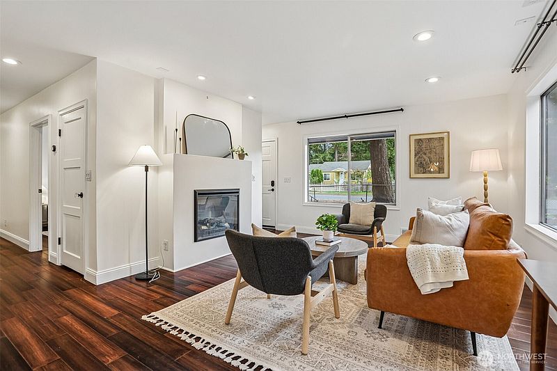 3rd image of 13717 N Stone Avenue