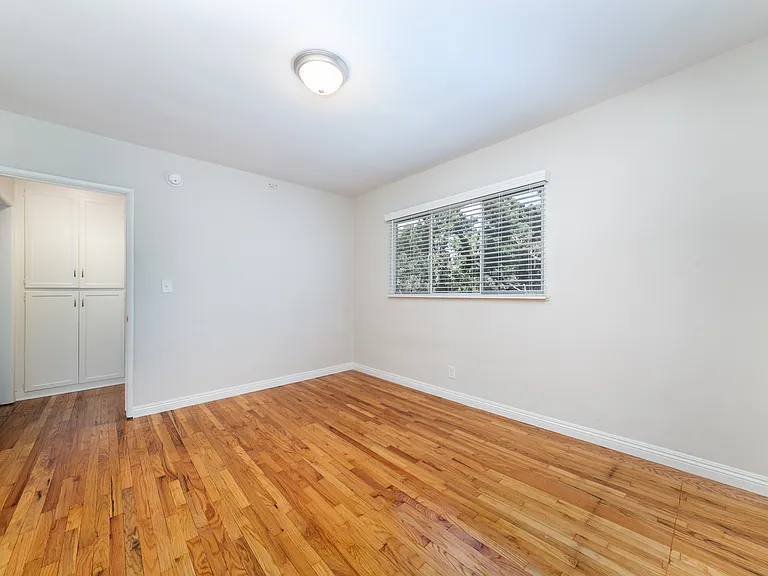 12205 Burbank Blvd #3 — Photo 12