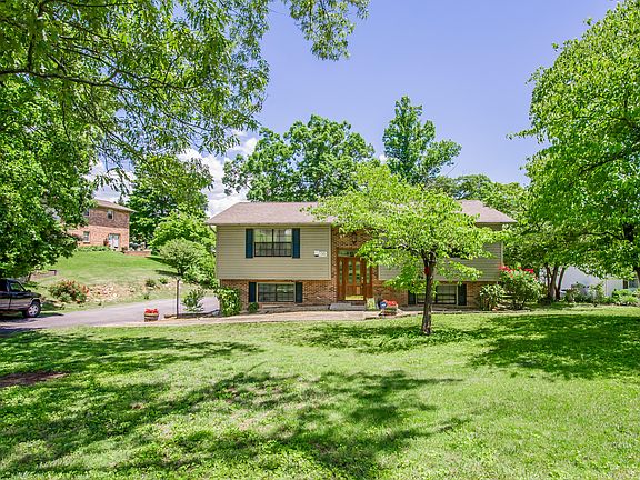 5th image of 1800 Oak Hill Dr