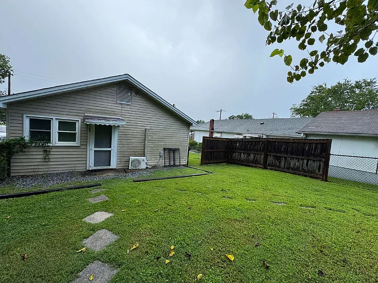 512 Johnson St #B — Photo 2