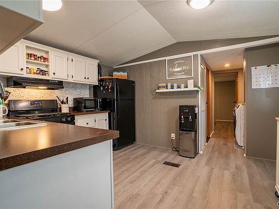 3rd image of 138 Sunset Cir