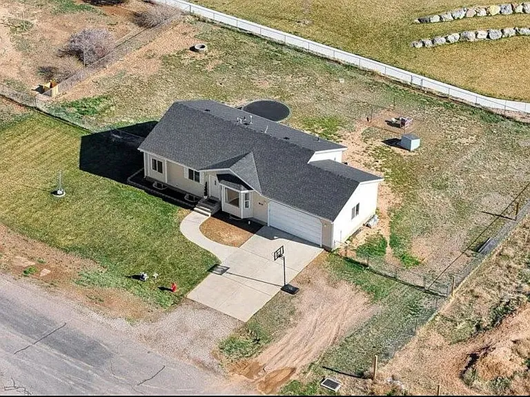 810 E Homestead Blvd — Photo 2