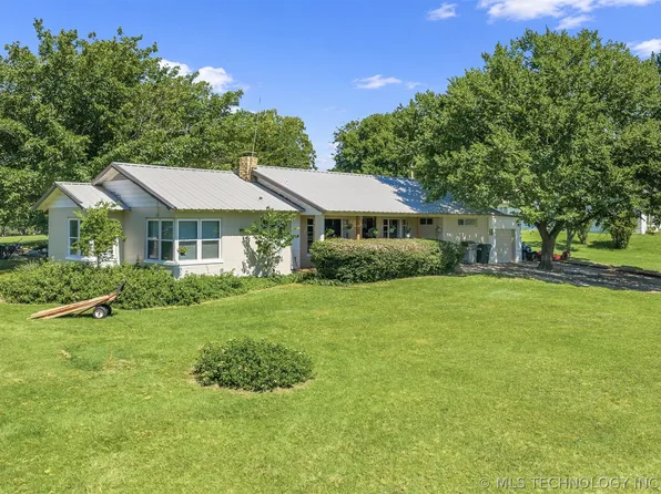 712 E 8th St, Sulphur, OK 73086
