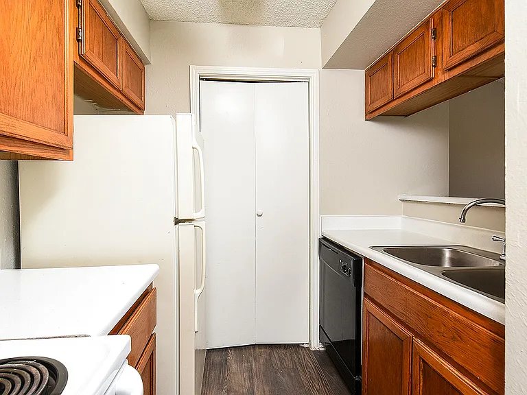 One Bedroom A2 - Classic Kitchen