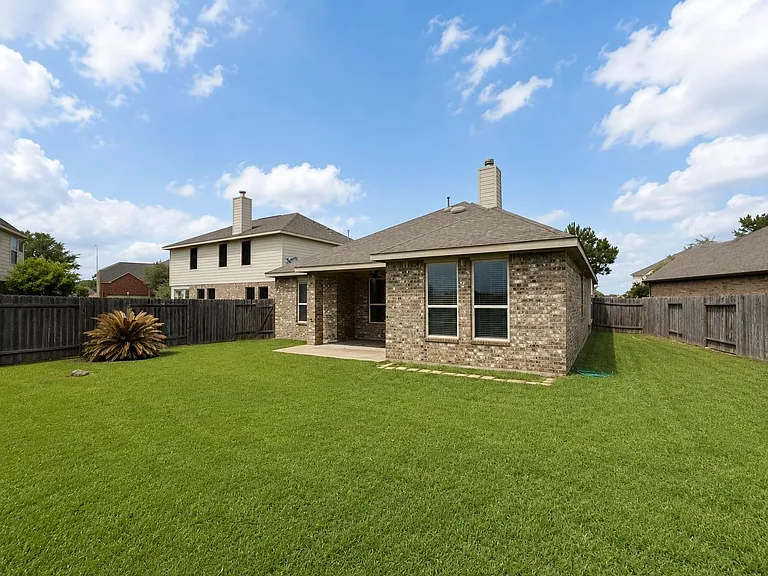 7506 Amber Village Cir — Photo 23