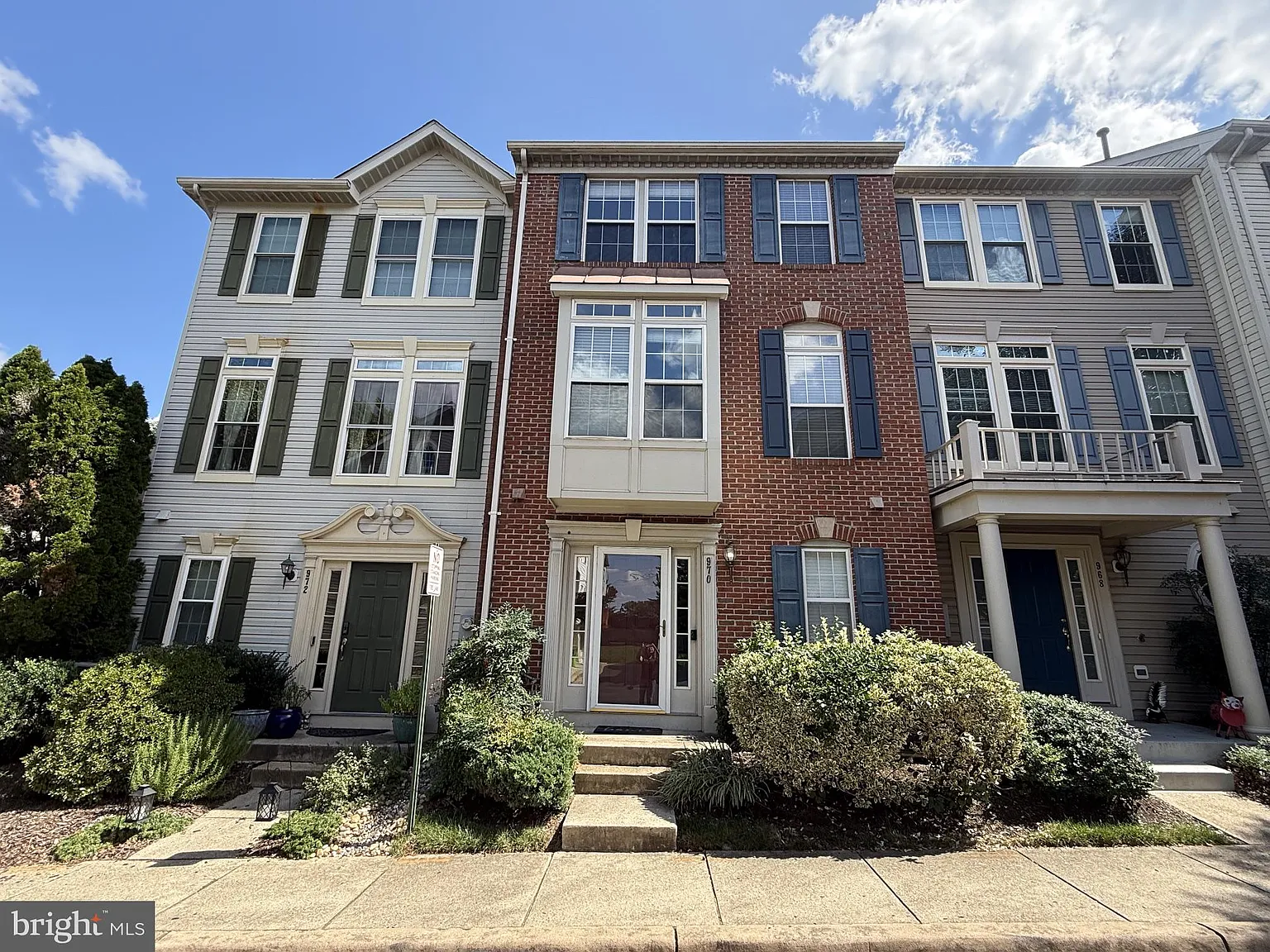 3 bed, 2.5 bath, 1906 sqft, $3,800 — Photo 1