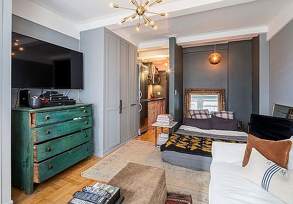 3rd image of 433 W 34th St APT 5F