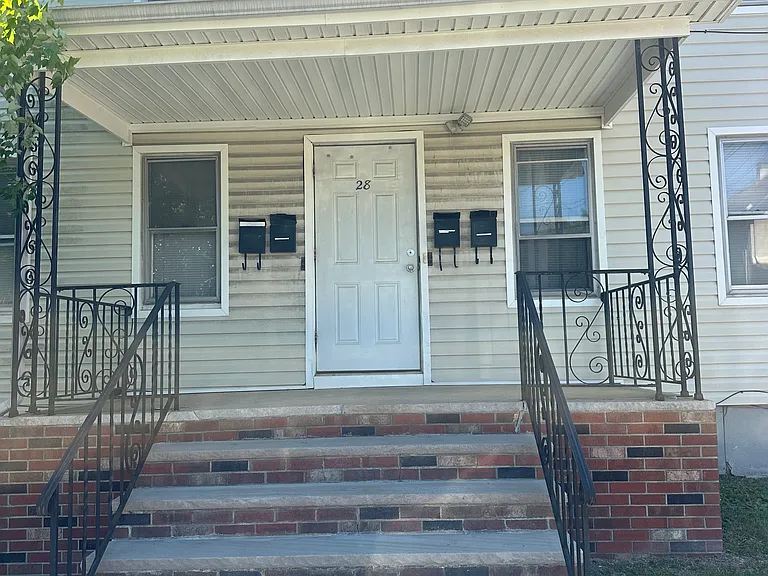 28-30 Florence Ave #4 — Photo 1