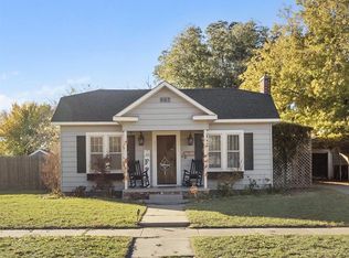 430 S 9th St, Clinton, OK 73601