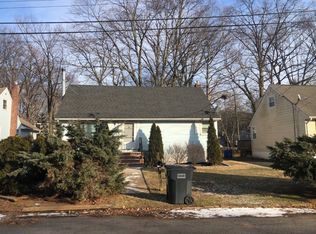 29 Willow St, Bergenfield, NJ 07621