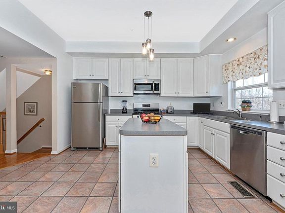 3rd image of 13117 Rosebay Dr #2305