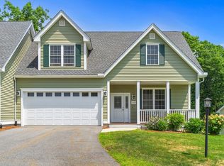 72-72D Hummingbird Ln, Groton, MA 01450