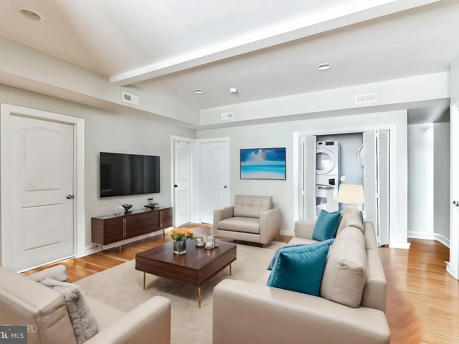 5 bed, 1100 sqft, $3,000 — Photo 4