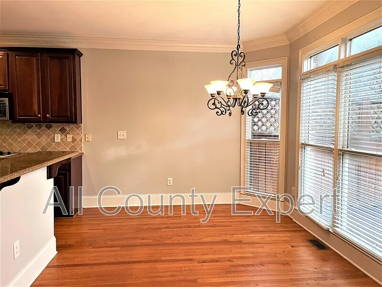 895 Lenox Ct NE — Photo 15