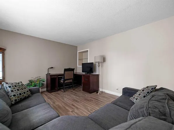 4206 E Sixty Street Close, Camrose, AB T4V 2H3