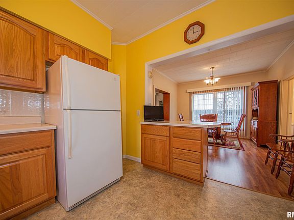 5th image of 300 N Meadow St