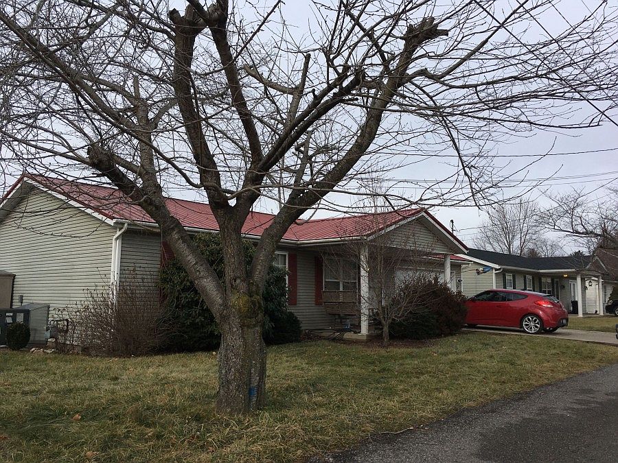 1st image of 104 Lou St