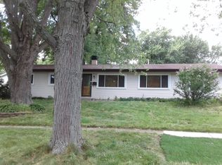 36996 N Grandwood Dr, Gurnee, IL 60031