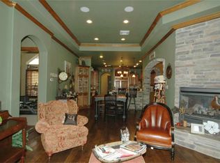2619 Country Club Dr, Pearland, TX 77581