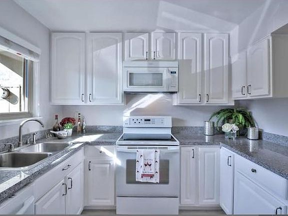 4th image of 2311 Olivegate Ln