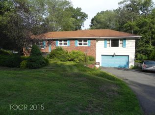 973 Colonial Rd, Franklin Lakes, NJ 07417
