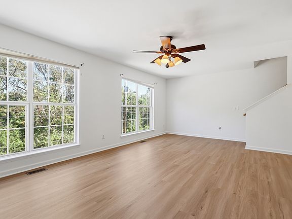 3rd image of 477 Huntington Ridge Dr