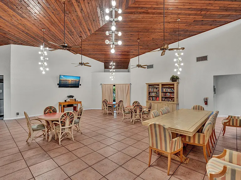 2455 Lindell Blvd #3401 — Photo 36