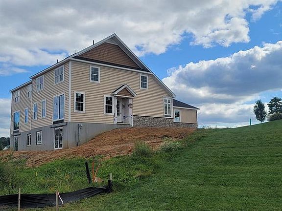 4th image of 122 Maguire Ct #69