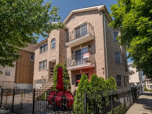 28 Triton Ter, Newark, NJ 07104