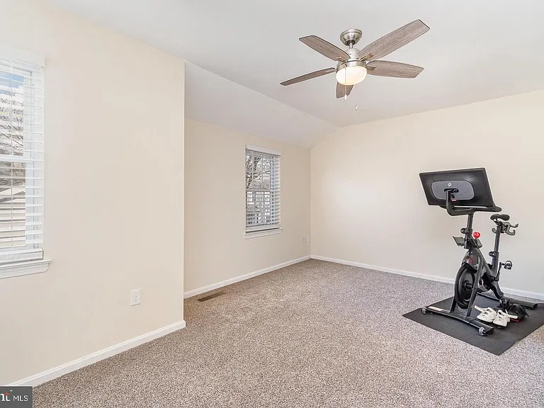 407 Cambridge Ct — Photo 19