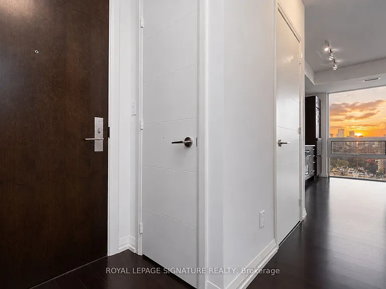 460 Adelaide St E #1706 — Photo 2