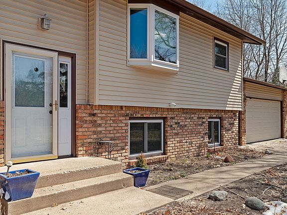 5th image of 15065 E Vermillion Cir NE