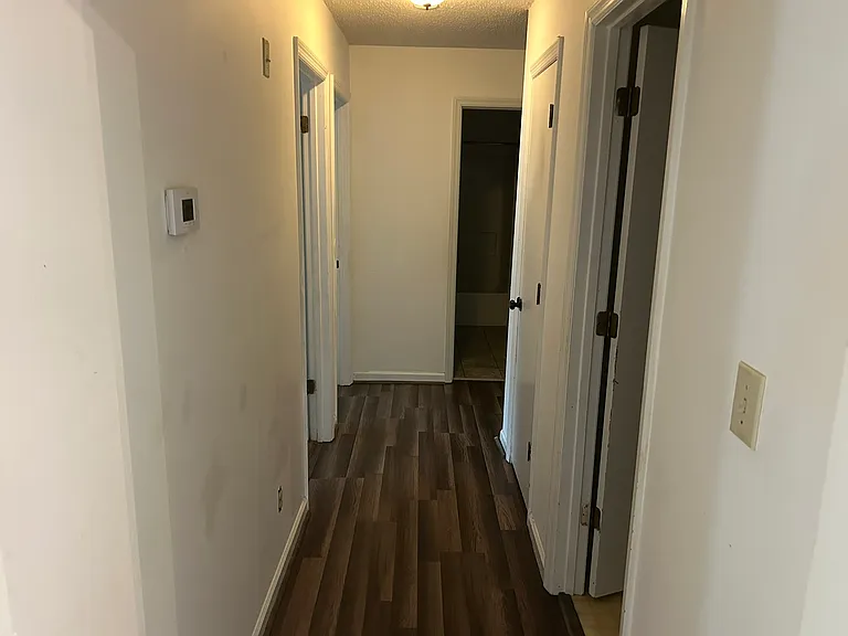 6205 Lakeway Dr — Photo 2