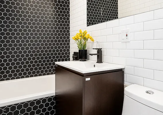 Bathroom, photo 1