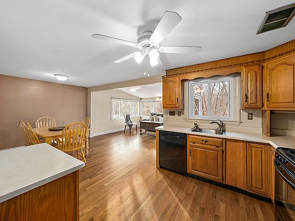 3rd image of 64 Sunnyplain Ave