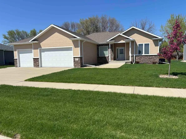1405 Cornell St, Vermillion, SD 57069