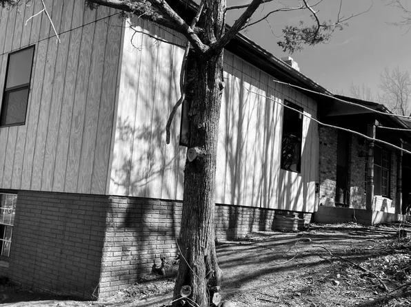 1902 Kathlin Dr, Iowa City, IA 52246