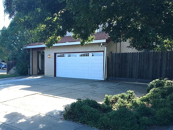 2nd image of 3151 Doroteo Way