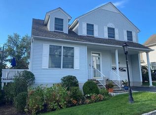 2 Lakeside Dr, Valhalla, NY 10595