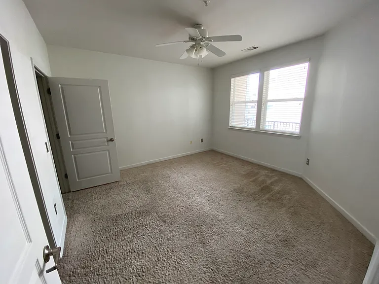 3000 Vanderbilt Pl #320 — Photo 16