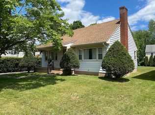 26 Pleasant St, Cromwell, CT 06416