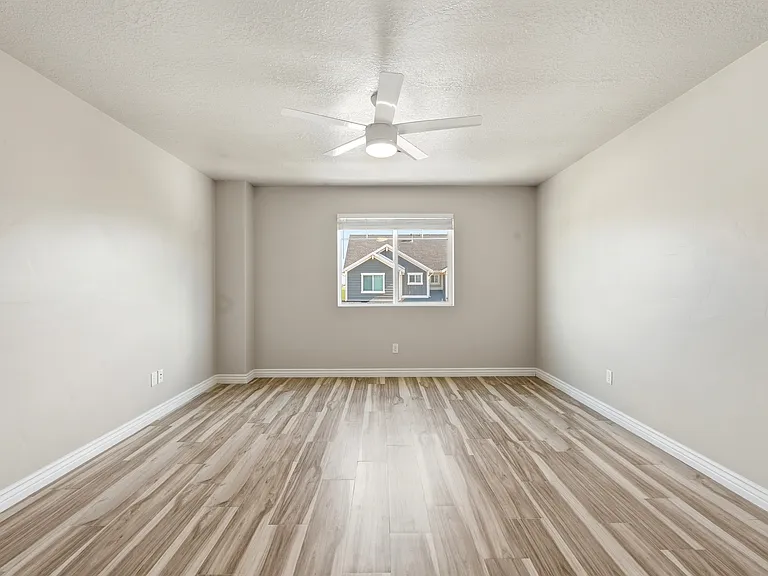 1843 W 775 N — Photo 11