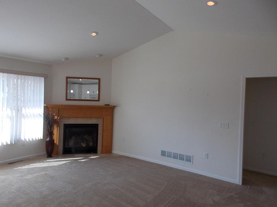 1st image of 3436 Crestwood Dr NE