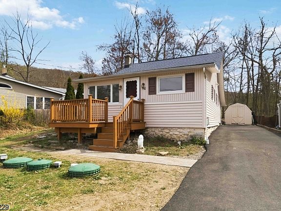 3rd image of 54 Wildwood Rd