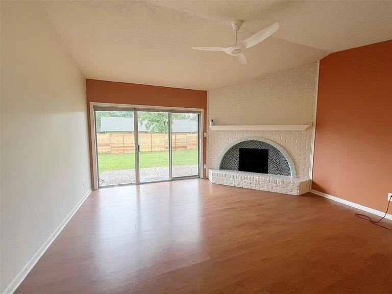 8702 Dawnridge Cir — Photo 2