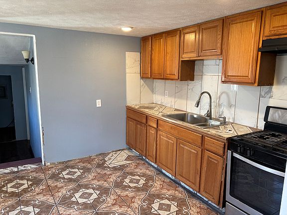 4th image of 116 E Carpenter St