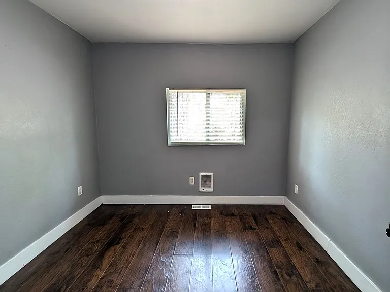 3300 Glendale St — Photo 7