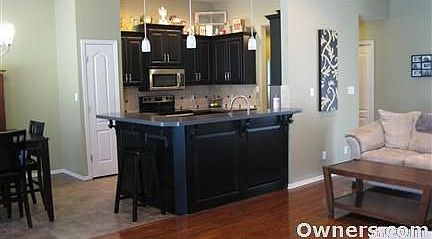 Open Living Area with 10 Ft Ceilings